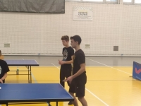 Uczniowie z klasy 3E5 biorący udział w Licealiadzie w tenisie stołowym