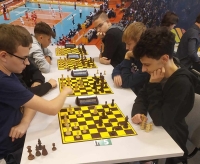 jedna z rozgrywek szachowych w czasie Mistrzost Szkół Średnich w Szachach Szybkich