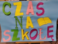 Dekoracja- Plakat z napisem Czas na szkołę