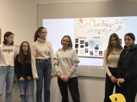 młodzież polska i niemiecka prezentująca swoje projekty
