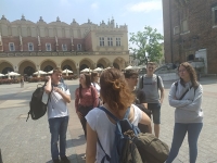 Uczniowie ZSE zwiedzajacy Kraków