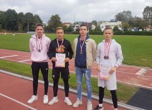 Uczniowie ZSE biorący udzał w Mistrzostwach Szkół Średnich w lekkiej atletyce